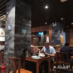 特厨探店揭秘：济南美食热门地，本地人独家排队秘境？